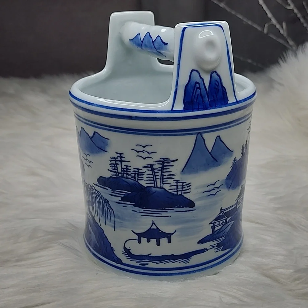 Decorative Oriental Chinese Asian Blue & White Wishing Well Wealth Bucket